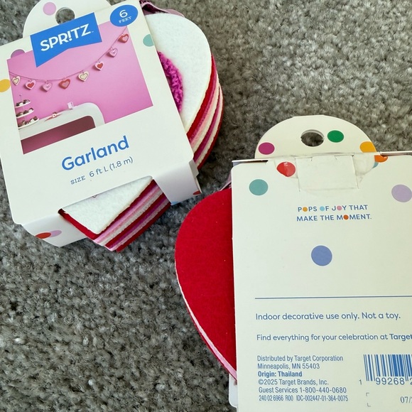 Two TARGET SPRITZ  HEART GARLAND 2PK - Total 12 Feet NWT - Picture 3 of 7
